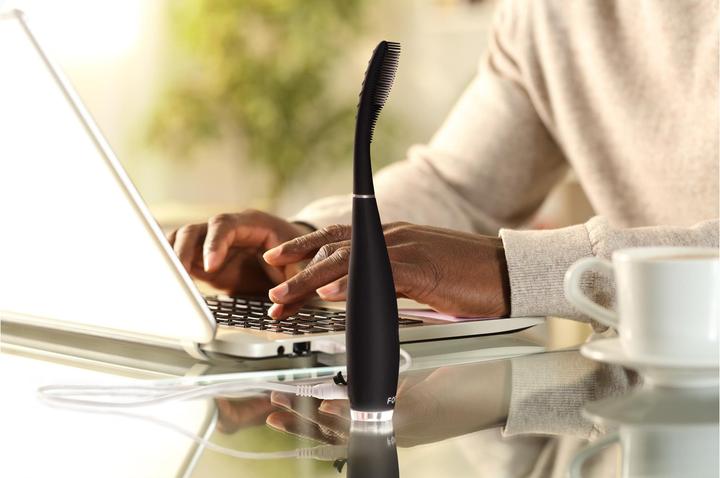 Actual product image Foreo Sonic Toothbrush Issa 3 Black (Sonic toothbrush)