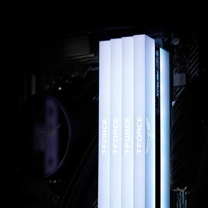 Actual product image Team Group T-Force Xtreem ARGB, DDR4-3200, CL16 - 32 GB Dual Kit (2 x 16GB, 3200 MHz, DDR4-RAM, DIMM)