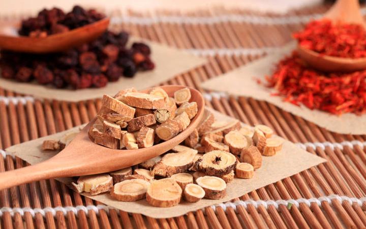 Produktbild Zimmerli Adaptogene Astragalus Kapseln 50 Kapseln (1 Stück, Kapseln, 25 g)