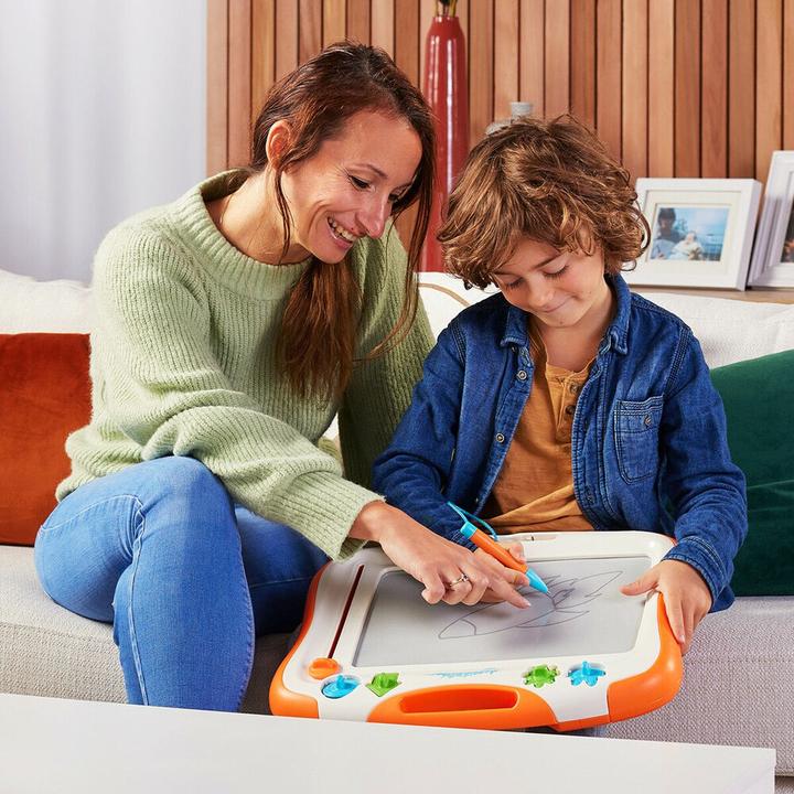 Actual product image Tomy Maltafel Megasketcher