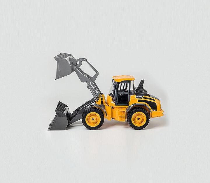 Actual product image Carson 1:16 Wheel Loader Volvo 2.4G 100% RTR (RTR Ready-to-Run)