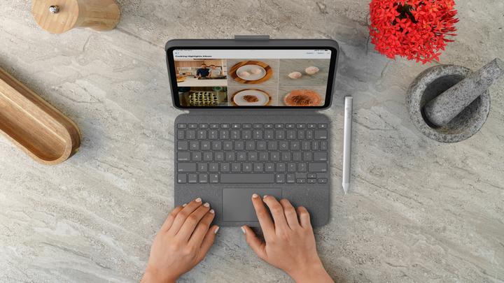 Produktbild Logitech Combo Touch (DE, iPad 2022 (10. Gen))