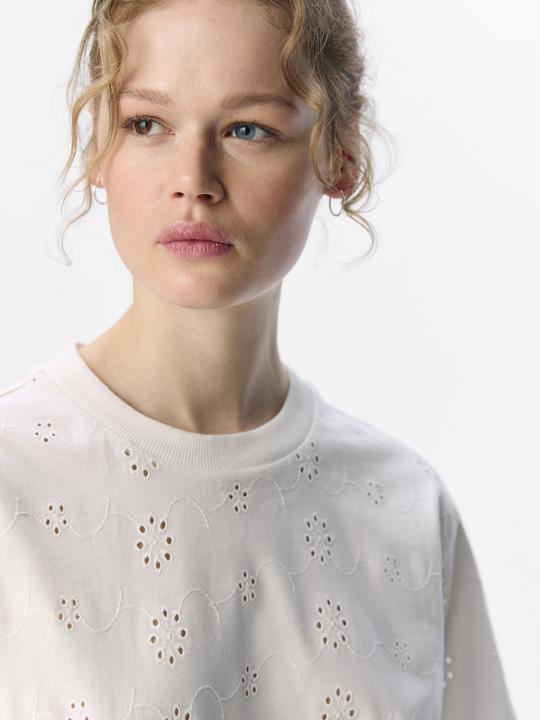 Actual product image Object Broderie Anglaise T-shirt (M)