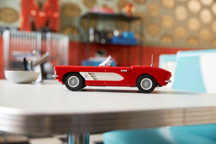 Actual product image LEGO Icons Corvette (10321, LEGO Icons)