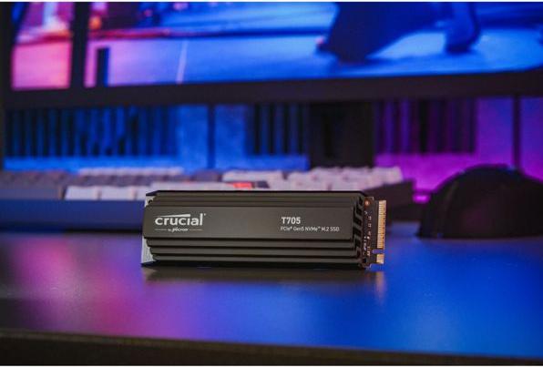 Produktbild Crucial T705 mit Kühlkörper (2000 GB, M.2 2280)