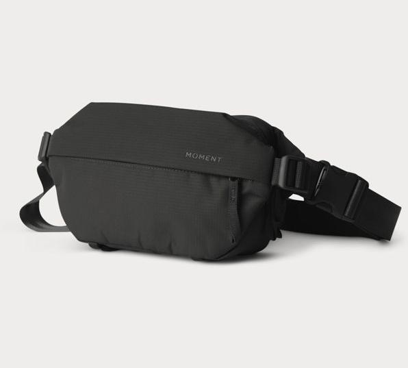 Actual product image Moment Fanny Sling 2L V3 Black (2 l)