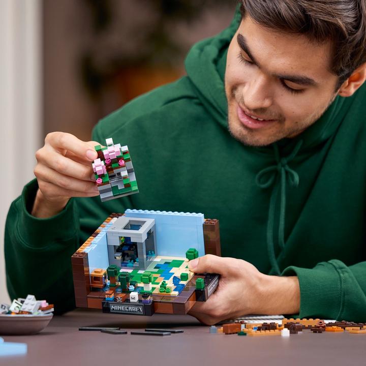 Actual product image LEGO The Crafting Table (21265, LEGO Minecraft)