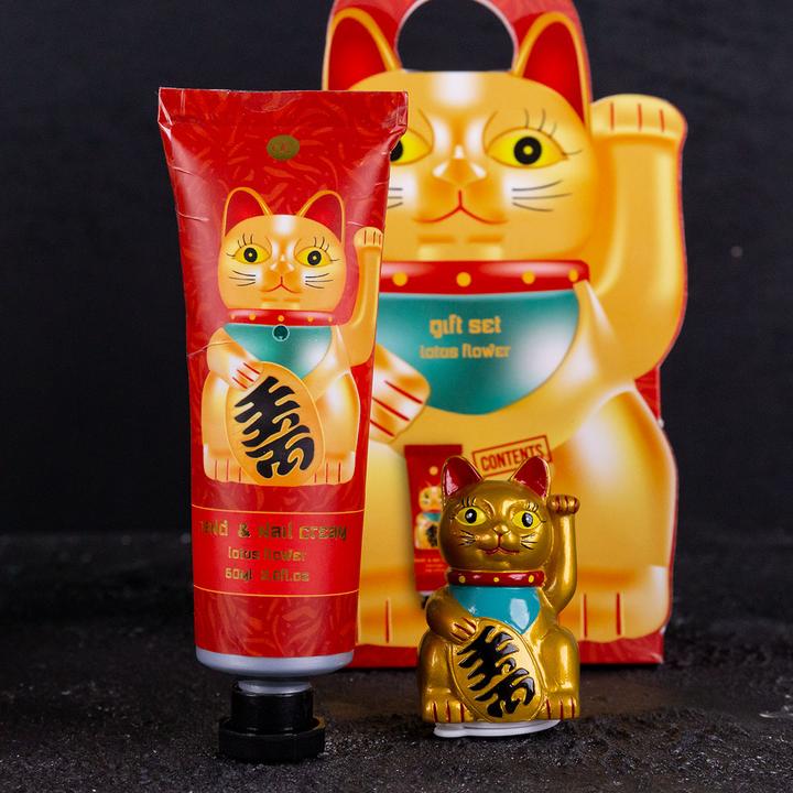 Actual product image Accentra Maneki Neko waving cat (Manicure set, Body care set)