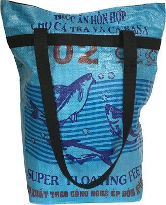 Produktbild Bekos Upcycling - Grosse Einkaufstasche aus recycelten Fischfuttersäcke blau