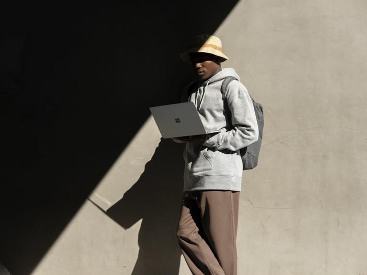 Produktbild Microsoft Surface Laptop Go (12.40", Intel Core i5-1035G1, 4 GB, 64 GB, DE)