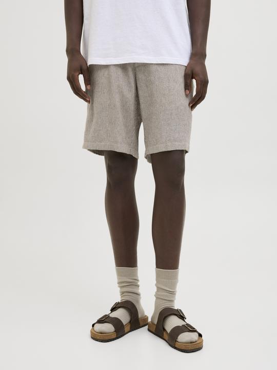 Actual product image Jack & Jones Tapered Fit Shorts Shorts (L)