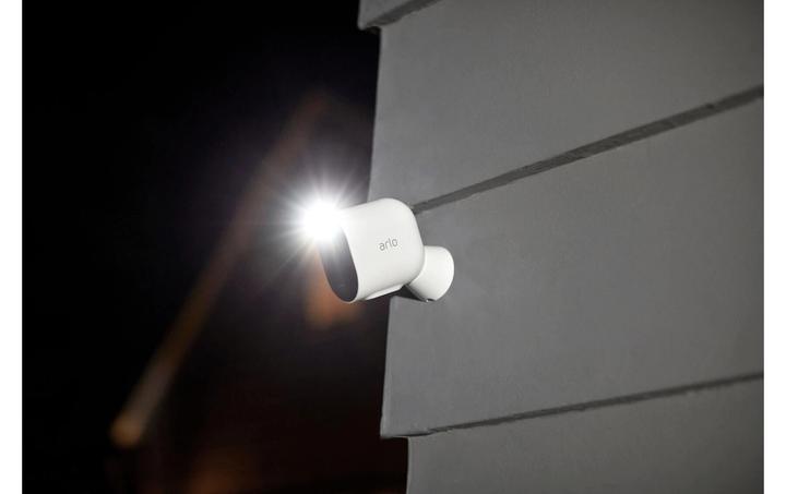 Productafbeelding Arlo Pro 4 Spotlight VMC4350P-100EUS Set van 3 (2688 x 1520 pixels)