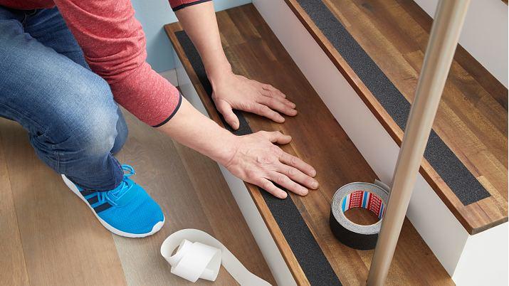 Produktbild tesa Anti Rutschband, rutschfestes Klebeband für innen und aussen (25 mm)