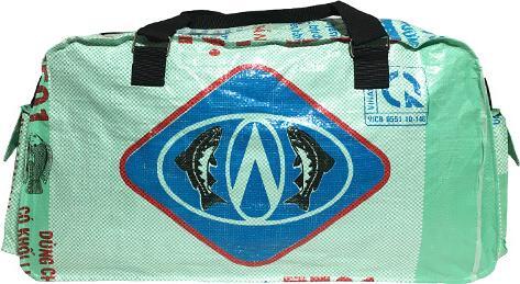 Produktbild Bekos Upcycling - Extra grosse Sporttasche aus recycelten Fischfuttersäcke light green (80 l)