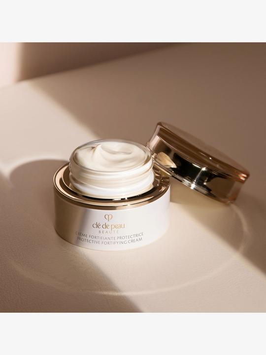 Immagine prodotto Clé De Peau Crema protettiva fortificante (Crema solare viso, SPF 20, 50 ml)