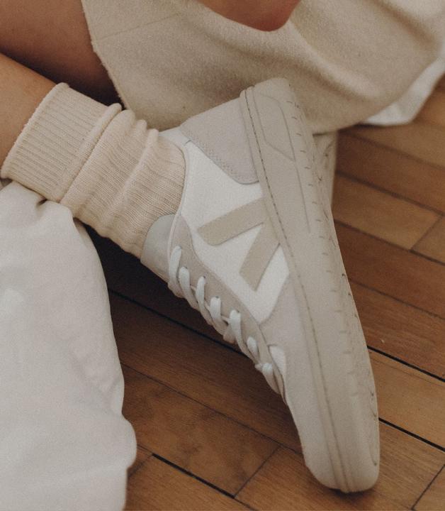 Actual product image Veja V-10 (37)