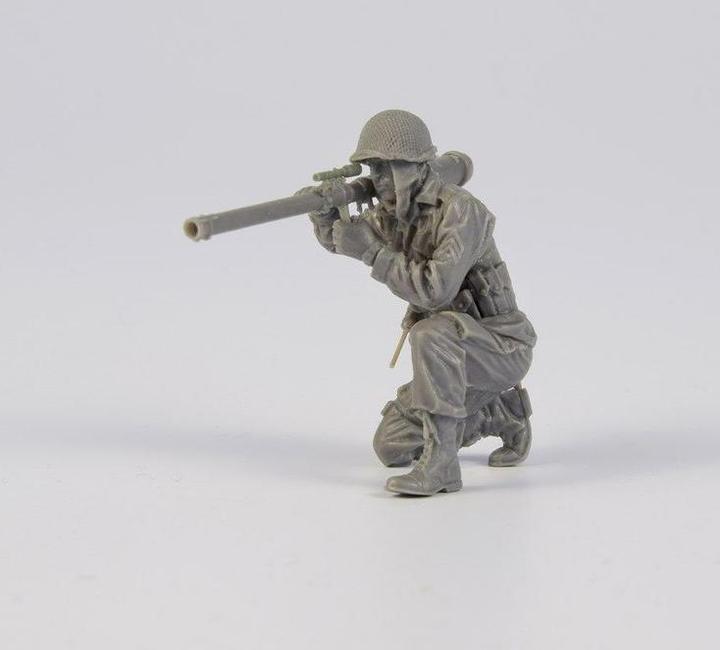 Immagine prodotto CMK Soldato americano con fucile M18 47mm Recoilles (Bazooka), fine seconda guerra mondiale/guerra di