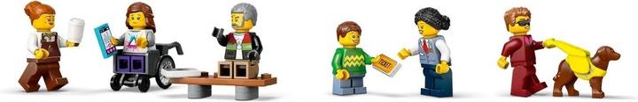 Actual product image LEGO Tram with stop (60423, LEGO City)