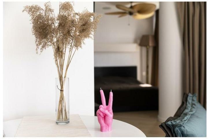 Actual product image Candle Hand Victory (1 pcs.)