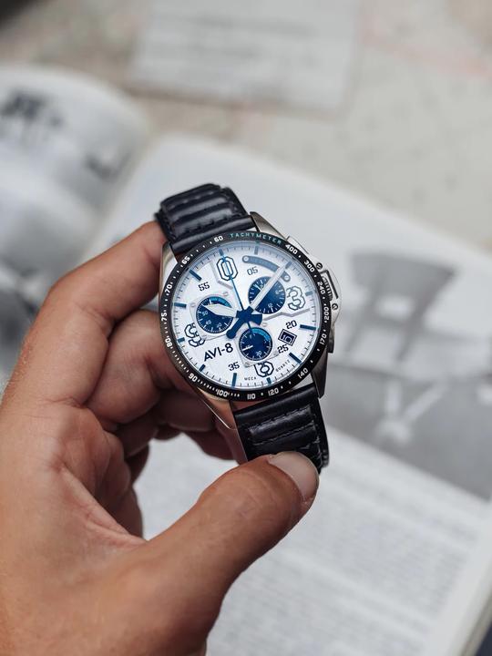 Actual product image AVI-8 AV-4077-01 P-51 Mustang Chronograph 43mm 5ATM (Analogue wristwatch, 43 mm)