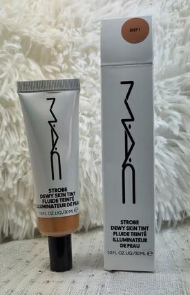 MAC Cosmetics Strobe Dewy Skin Tint Nr. 02 - Deep (02 - Profondeur)