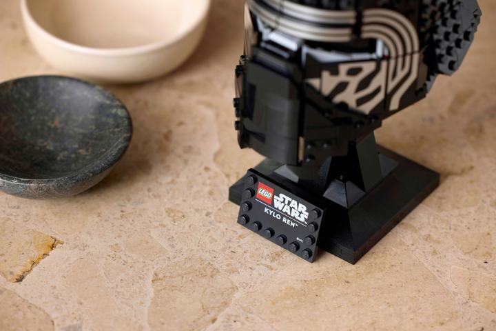 Produktbild LEGO Star Wars - Kylo Ren Helm 18+(75415) (75415, LEGO Star Wars)
