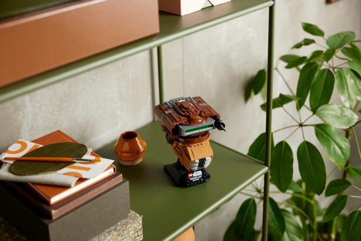 Actual product image LEGO Princess Leia Helmet (75351, LEGO Star Wars)