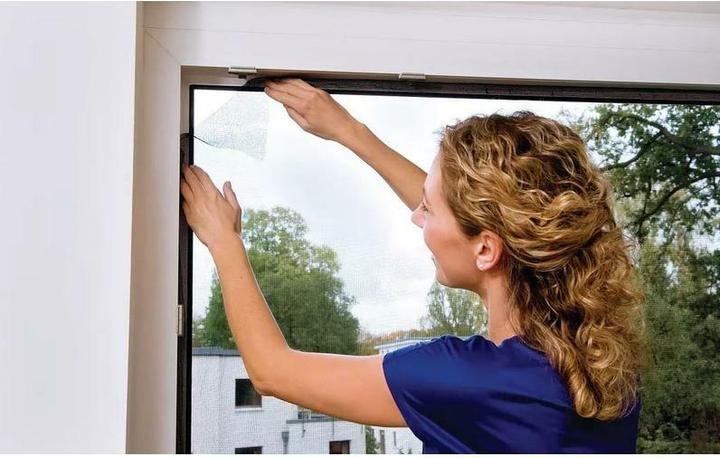 Produktbild tesa 3x Insektenschutz STANDARD für Fenster, mit Klettband, ohne Bohren (110 x 130 cm)