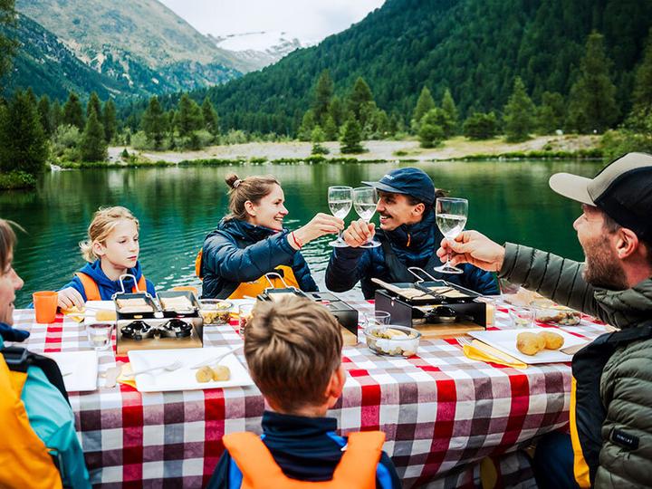 Actual product image Smartbox Raclette enjoyment on a rafting boat in the Engadin for 4 people (4 pers.)