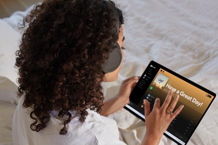 Produktbild Microsoft Surface Pro X (13", Microsoft SQ1, 8 GB, 128 GB)