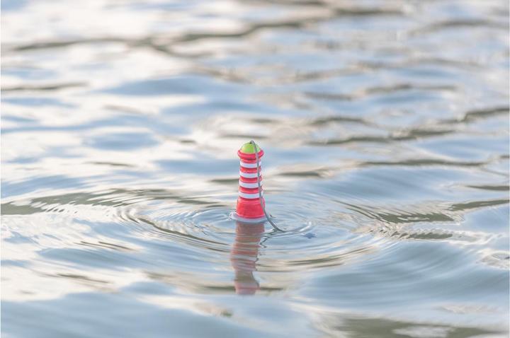 Actual product image Trixie Floating toy Aqua Toy Lighthouse 20 cm, orange, grey (Dog chew toy)