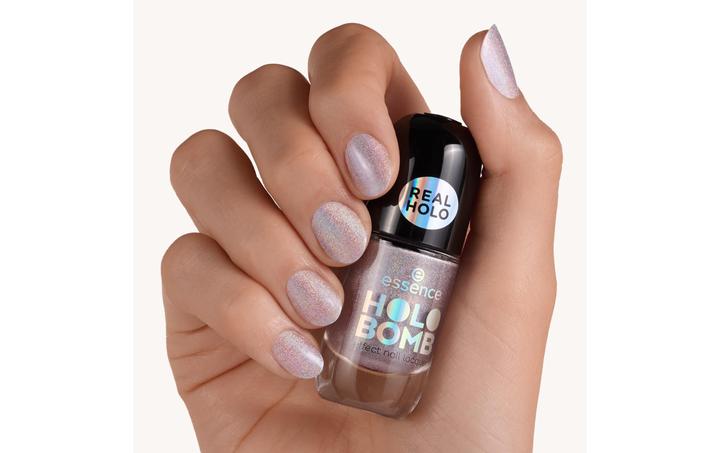 Image du produit essence Holo Bomb Effect Nail Lacquer 05 Holo Me Tight (Nude, Vernis couleur)