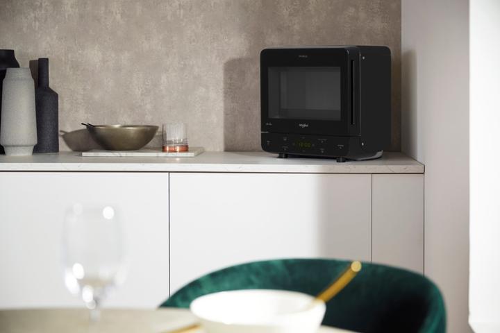 Actual product image Whirlpool MAX 34/BL microwave Countertop Solo microwave Black (13 l)