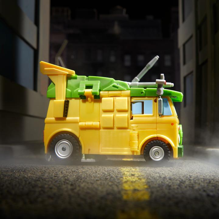 Actual product image Hasbro Transformers x Teenage Mutant Ninja Turtles Party Wallop