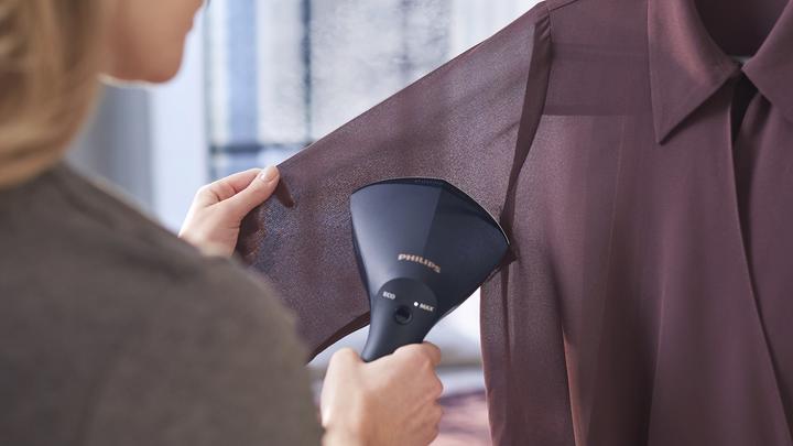 Image du produit Philips Défroisseur vapeur portable pour vêtements couchés et suspendus (1600 W, 32 g/min)
