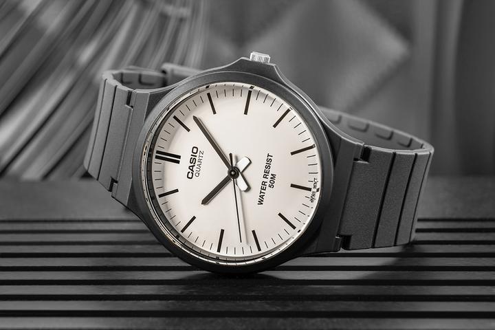 Image du produit Casio Collection - MW-240-7E (Montre analogique, 43 mm)