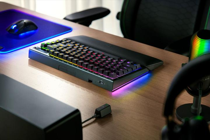 Produktbild Razer BlackWidow V4 Pro (Eng. Int., Kabellos, Kabelgebunden)