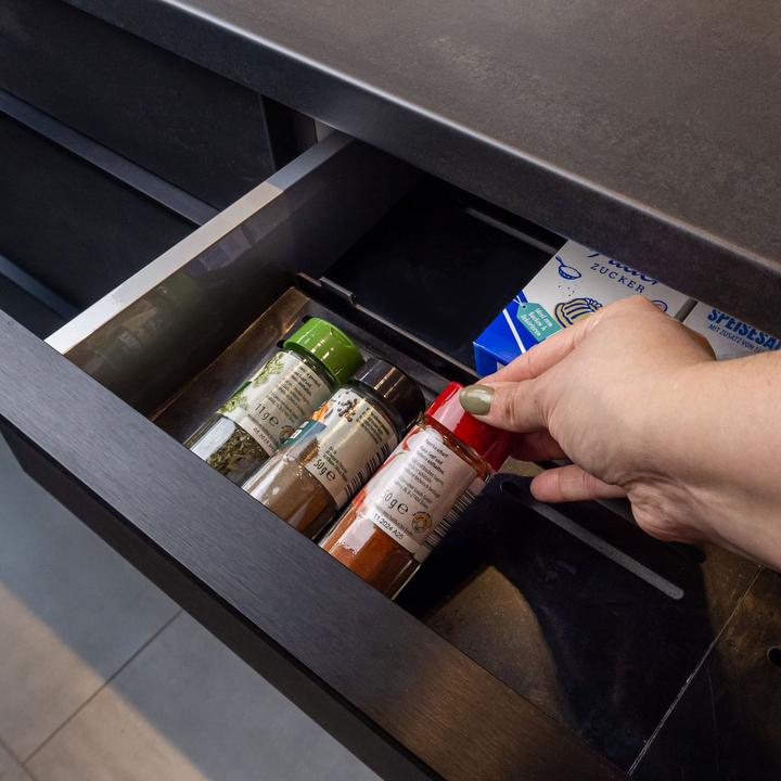 Image du produit Intirilife Étagère à épices pour tiroir avec étiquettes