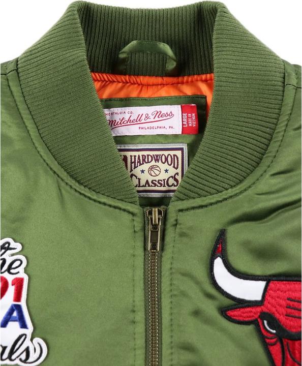 Produktbild Mitchell & Ness NBA Flight Satin - Chicago Bulls Bomberja - 125971 (M)