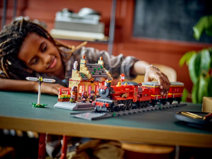 Immagine prodotto LEGO Espresso per Hogwarts e Stazione di Hogsmeade (76423, LEGO Harry Potter)