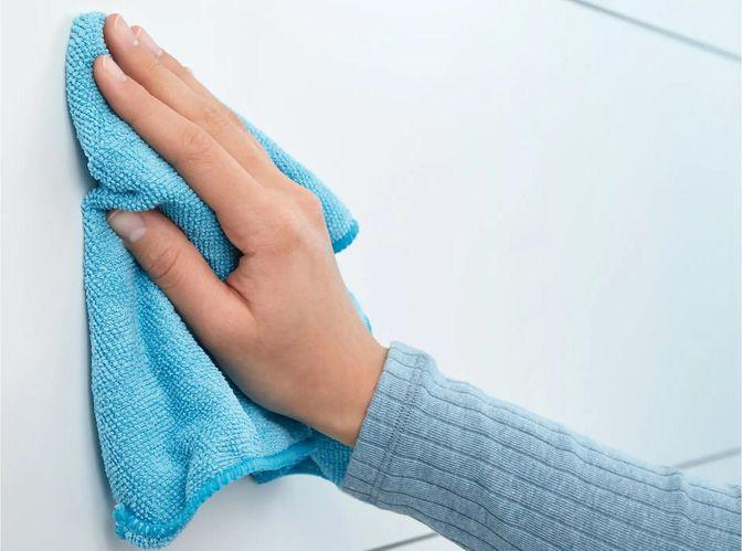 Image du produit tesa Porte-rouleau EKKRO avec solution adhésive sans perçage
