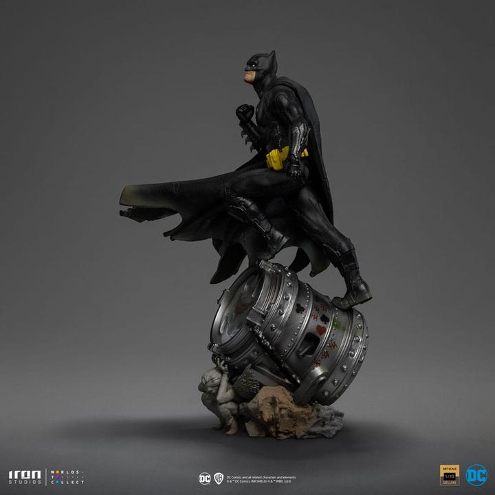 Actual product image Iron Studios DC Comics BDS Art Scale Statue 1/10 Batman Deluxe (Black Version Exclusive) heo EU Exclusive 30 cm