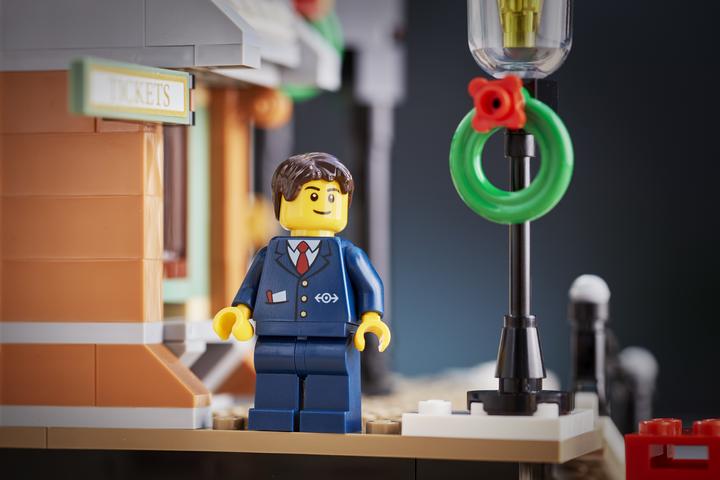 Actual product image LEGO Winter station (10259, LEGO Creator Expert)