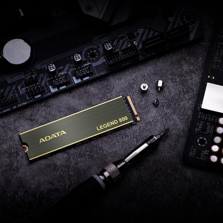 Image du produit Adata Légende 800 (2000 Go, M.2 2280)
