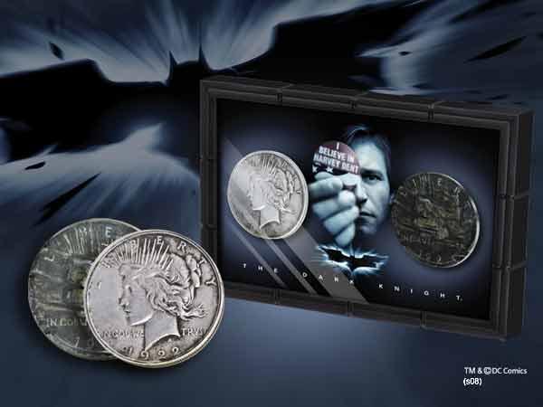 Produktbild Noble Collection Batman The Dark Knight Replik Harvey Dent Two-Face Muenzen