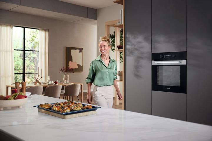 Actual product image Miele Built-in oven H 2851 B stainless steel/CleanSteel