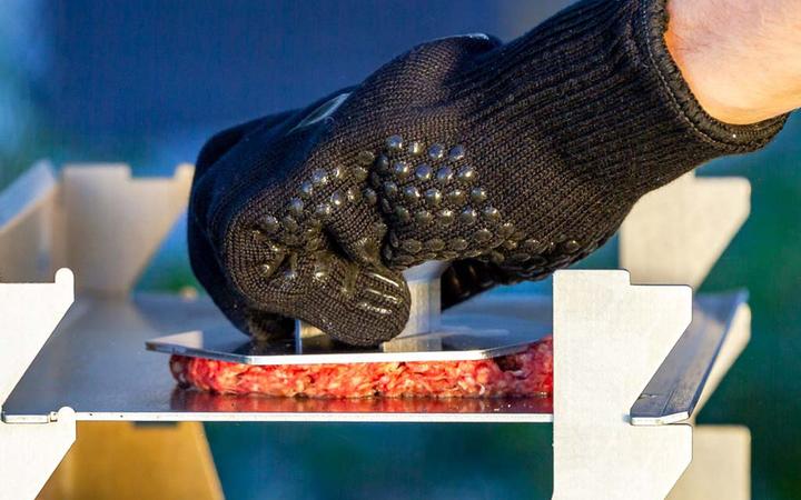 Produktbild Fennek Grill Grillhandschuh mit Logo, Schwarz (Silikon, Aramid)