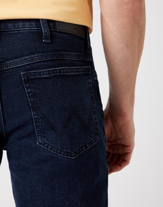 Actual product image Wrangler Authentic Straight (W33/L32)