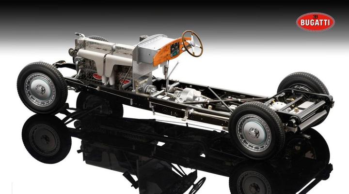 Actual product image Bauer Exclusive 1:18 Bugatti Roadsters Esders Model Car
