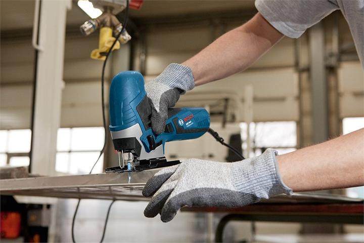 Image du produit Bosch Professional Scie sauteuse GST 90 E avec 1 x lame de scie sauteuse T 144 D, dans une mallette d'artisanat